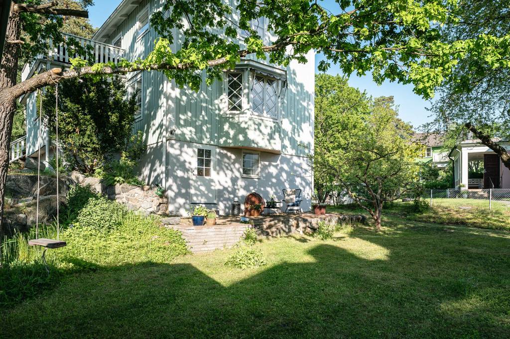 Tillbyggnad amerikansk veranda med plåttak. Nockeby Bromma